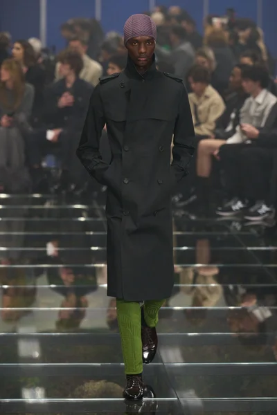 Look 16